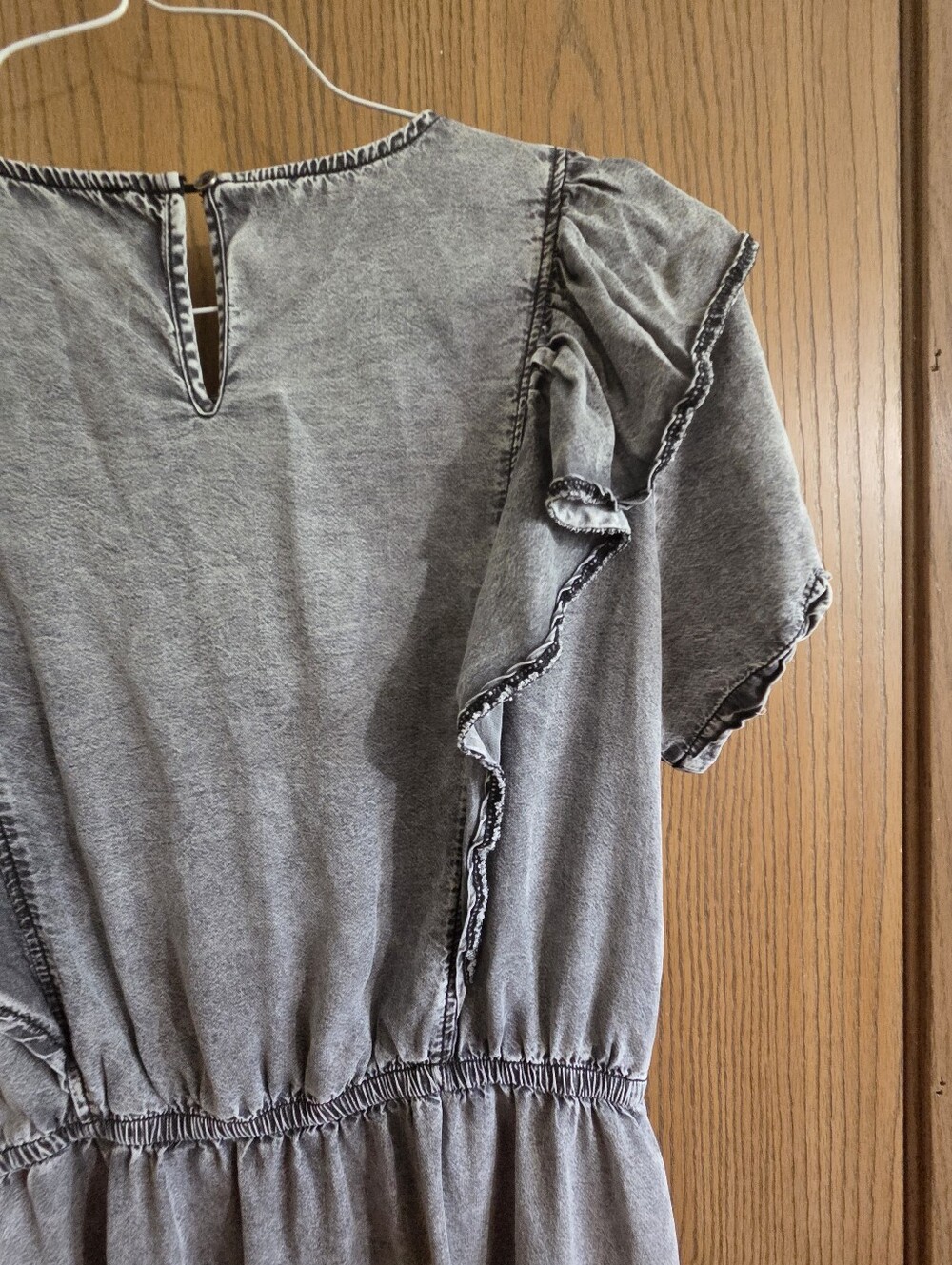 Doe & Rae Washed Gray Ruffle Short Dress Size Medium - Picture 6 of 8